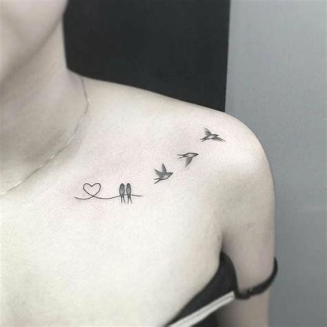 80 Most Beautiful Collarbone Tattoos for Women:。